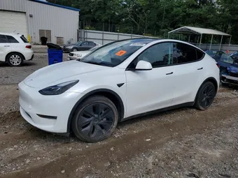 2024 Tesla Model Y 7SAYGDEE2RA328562