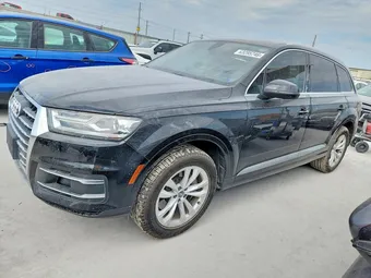 2017 Audi Q7 WA1LAAF77HD040255
