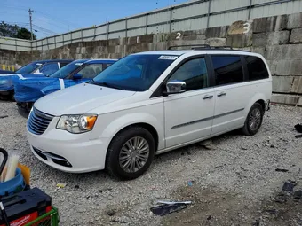 2016 Chrysler Town & Country 2C4RC1CG0GR200809