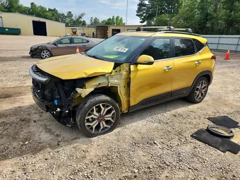 2021 Kia Seltos KNDETCA29M7155545