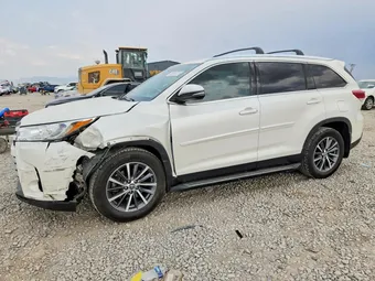 2019 Toyota Highlander 5TDJZRFH1KS615040