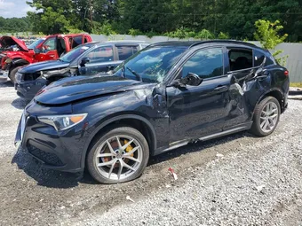 2018 Alfa Romeo ZASFAKNN5J7B66957