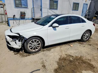 2019 Mercedes-Benz A-Class WDD3G4EBXKW017789
