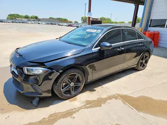 2019 Mercedes-Benz A-Class WDD3G4EB3KW005953