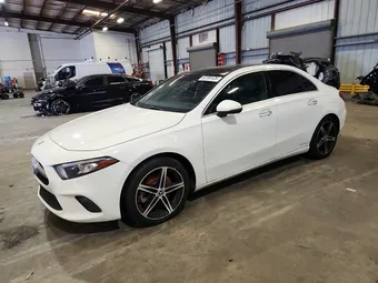 2019 Mercedes-Benz A-Class WDD3G4EB5KW000477