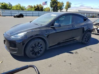 2023 Tesla Model Y 7SAYGDEE8PF586519