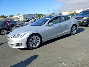 2016 Tesla Model S 5YJSA1E19GF155686