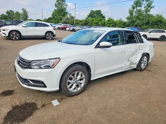 2018 Volkswagen Passat 1VWAA7A34JC031557