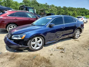 2015 Volkswagen Passat 1VWBT7A37FC008831