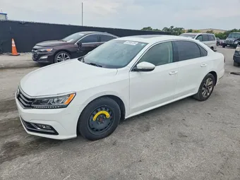 2018 Volkswagen Passat 1VWBA7A35JC003514
