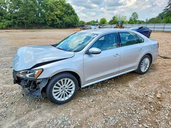 2016 Volkswagen Passat 1VWBS7A37GC062876