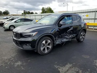 2025 Volvo XC40 YV4L12UC8S2464443