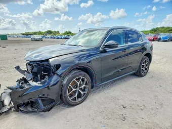 2018 Alfa Romeo ZASFAKBN8J7C24273