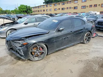 2017 Alfa Romeo ZARFAECN2H7559683