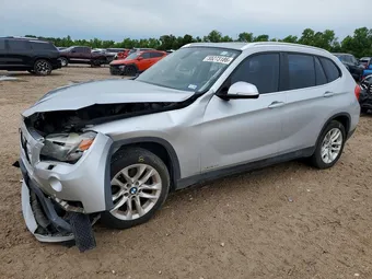 2015 BMW X1 WBAVL1C54FVY34212