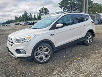 2018 Ford Escape 1FMCU9J92JUB74502
