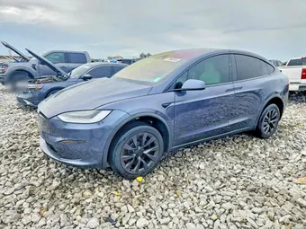 2022 Tesla Model X 7SAXCBE54NF330371