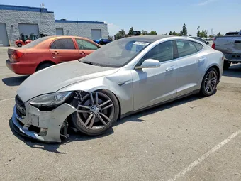 2015 Tesla Model S 5YJSA1E28FF117373