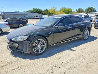 2015 Tesla Model S 5YJSA1E15FF105687