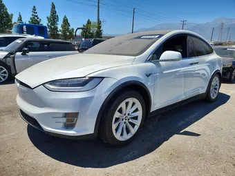 2020 Tesla Model X 5YJXCDE24LF230945
