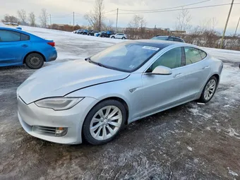 2016 Tesla Model S 5YJSA1E27GF152116