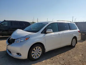 2016 Toyota Sienna 5TDDK3DC8GS131010