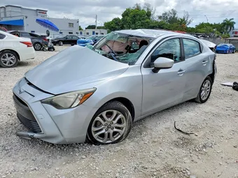 2018 Toyota Yaris 3MYDLBYV3JY327876