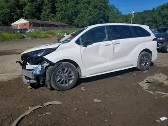 2025 Toyota Sienna 5TDKRKEC9SS225188