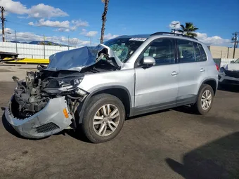 2017 Volkswagen Tiguan WVGAV7AX4HK017759