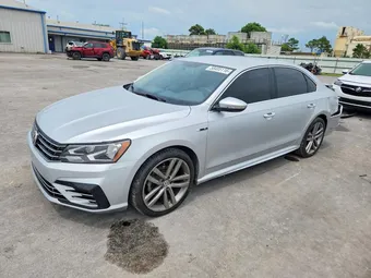 2017 Volkswagen Passat 1VWDT7A31HC018881
