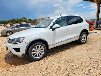 2015 Volkswagen Touareg WVGEF9BP4FD002785