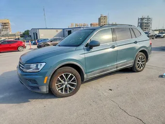 2019 Volkswagen Tiguan 3VV3B7AXXKM104721
