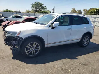 2015 Volkswagen Touareg WVGEF9BP8FD006290