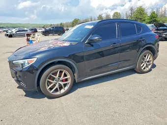 2018 Alfa Romeo ZASFAKNN5J7B73309