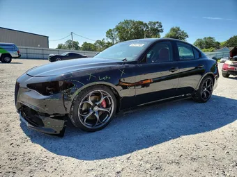 2018 Alfa Romeo ZARFAECN0J7565990