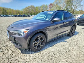 2018 Alfa Romeo ZASFAKPN5J7B66423