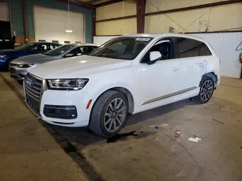 2017 Audi Q7 WA1AAAF77HD015377