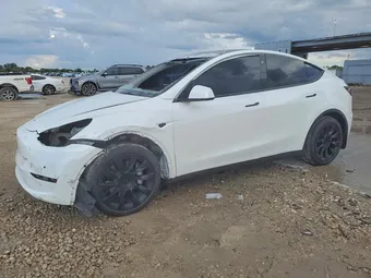 2021 Tesla Model Y 5YJYGAEE8MF284221