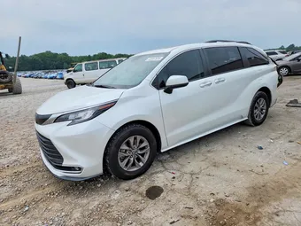 2022 Toyota Sienna 5TDJRKECXNS121583