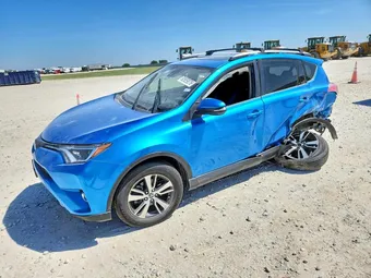 2017 Toyota RAV4 JTMWFREVXHD098041