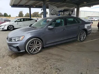 2017 Volkswagen Passat 1VWDT7A38HC036102