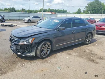 2017 Volkswagen Passat 1VWDT7A30HC050270