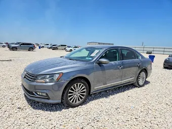 2016 Volkswagen Passat 1VWBT7A39GC040519
