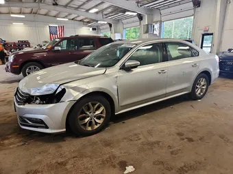 2016 Volkswagen Passat 1VWAT7A33GC049762