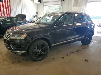 2017 Volkswagen Touareg WVGRF7BPXHD001438