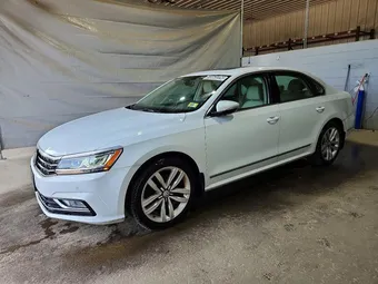 2017 Volkswagen Passat 1VWGT7A35HC009372