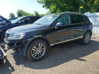 2015 Volkswagen Touareg WVGEF9BP7FD003817