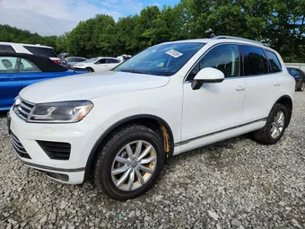 2016 Volkswagen Touareg WVGEF9BP9GD006400