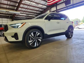 2023 Volvo XC40 YV4L12UW3P2003927