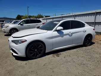 2017 Alfa Romeo ZARFAEBNXH7556175